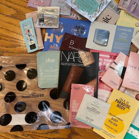 Assorted Beauty Sample Collection - Picture 5 of 6